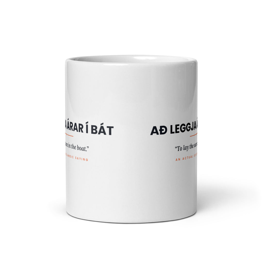 View opposite the handle of the white 11 oz Að leggja árar í bát mug, showing the gap between the two repeats of the design.
